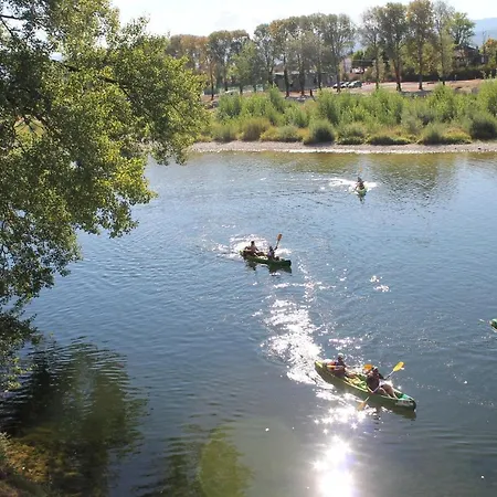 Les Trois Maisons Holiday home *